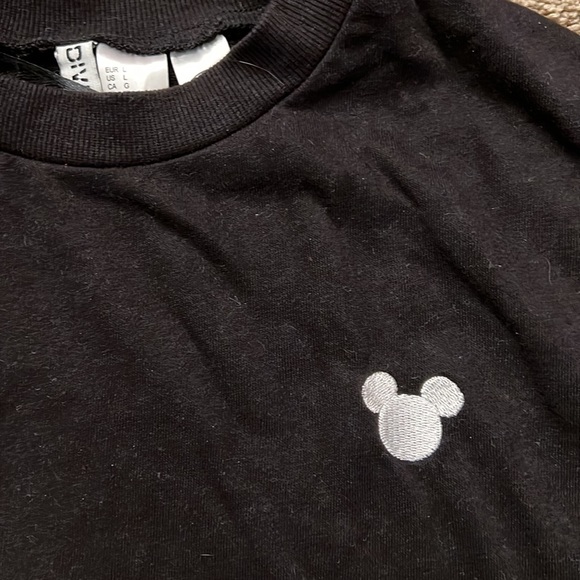 H&M Black Crewneck - Picture 2 of 2